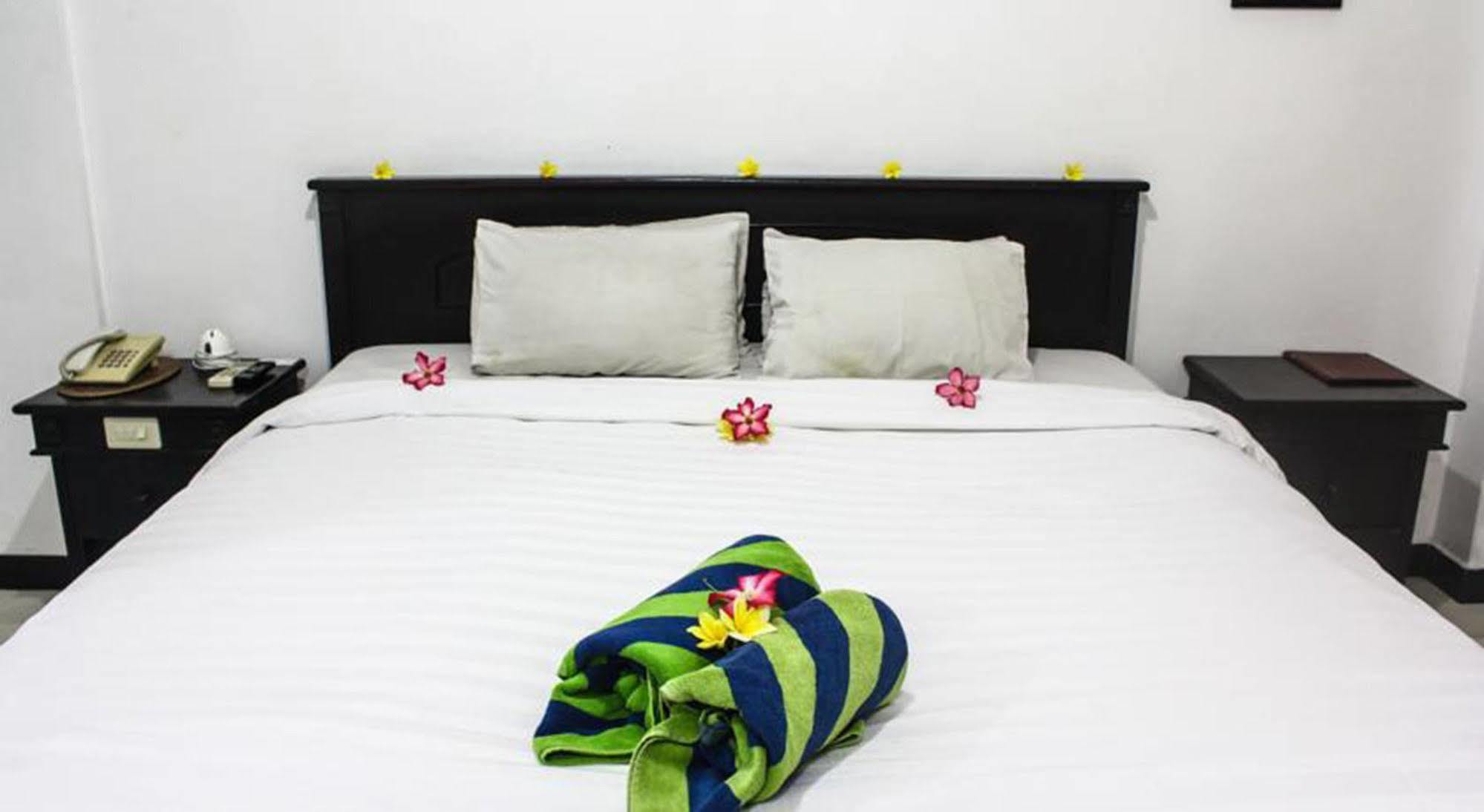 Hotel Puri Tanah Lot Kuta Lombok Eksteriør bilde